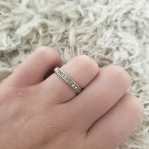 Simple rhinestone ring